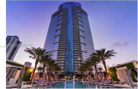 851 NE 1st Ave, Miami, FL 33132