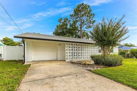 8704 THORNWOOD LANE, TAMPA, FL 33615