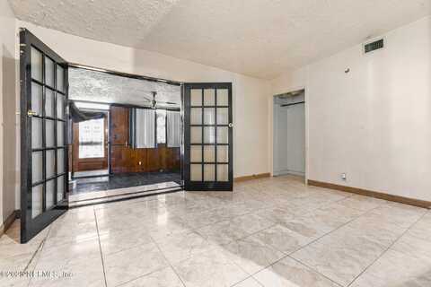 5840 BEGONIA Road, Jacksonville, FL 32209
