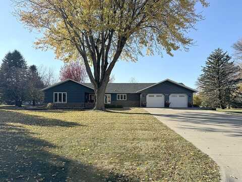 555 7th Ave NW, Sioux Center, IA 51250