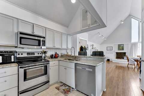 696 Mowbray Arch, Norfolk, VA 23507