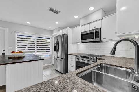 301 Del Rio Boulevard, Boca Raton, FL 33432