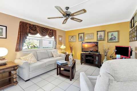 643 Flanders N, Delray Beach, FL 33484