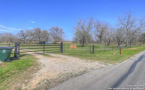 100 Meadow Lake, Seguin, TX 78155