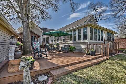 558 North Madison Street, La Grange, TX 78945