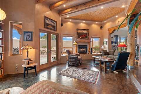 3 Avenida De Mercedes, Santa Fe, NM 87506