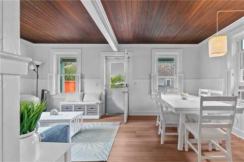 17 warren Avenue, Middletown, RI 02842
