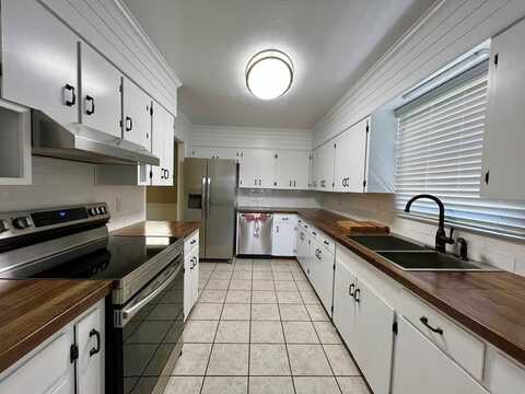 55 Third Ave, Hazlehurst, GA 31539