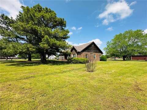 122 Pinkley RD, Elm Springs, AR 72762
