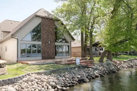 5851 Sandy Point Road, Rockwell City, IA 50579