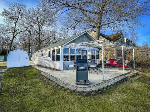 2041 Archwood Drive, Wayland, MI 49348