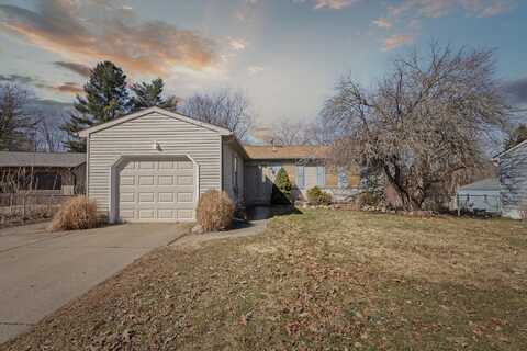 5828 Ellendale Drive, Lansing, MI 48911