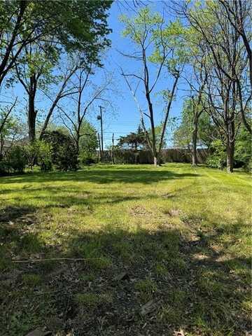 626 NW Village Drive, Lees Summit, MO 64063