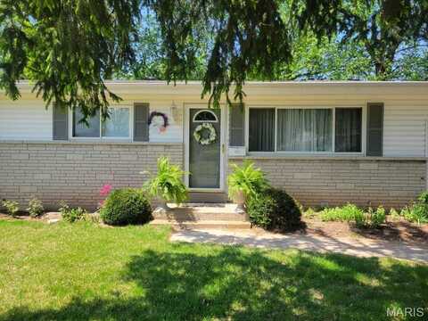 35 Reckamp Drive, Florissant, MO 63033