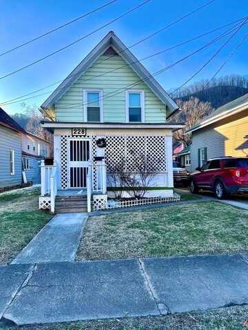 228 Main Street, HINTON, WV 25951