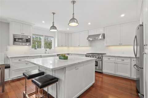 2520 Cliff Drive, Newport Beach, CA 92663