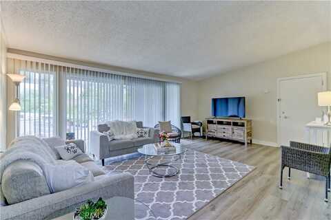 86 Calle Aragon, Laguna Woods, CA 92637