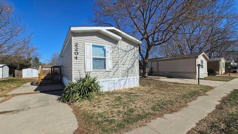 2204 E. Lockwood, Wichita, KS 67216