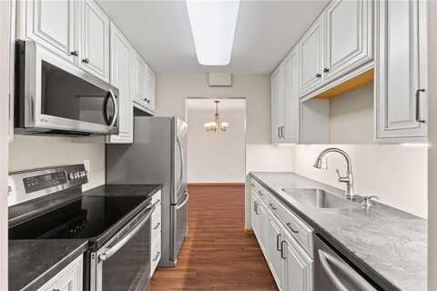 2690 Oxford Street N, Roseville, MN 55113