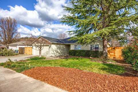 3870 Arrowhead Drive, Medford, OR 97504