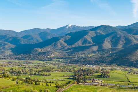 500 N Valley Road, Ashland, OR 97520