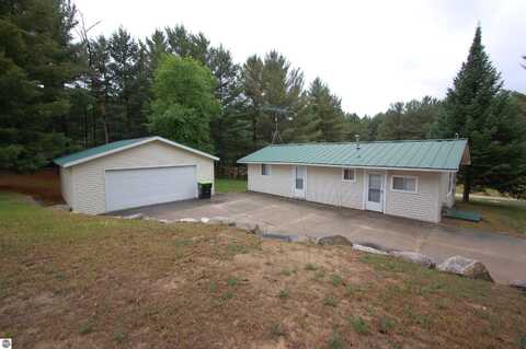 2616 Reagen Avenue, Saint Helen, MI 48656