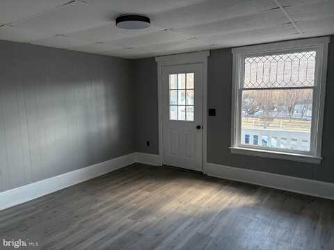 105 E BROAD STREET, WILLIAMSTOWN, PA 17098