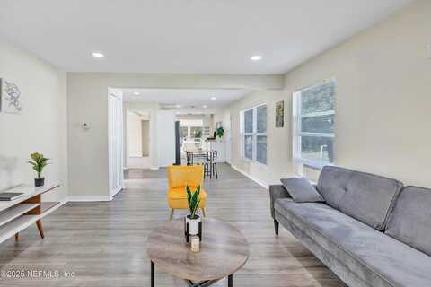 Tallulah, JACKSONVILLE, FL 32208