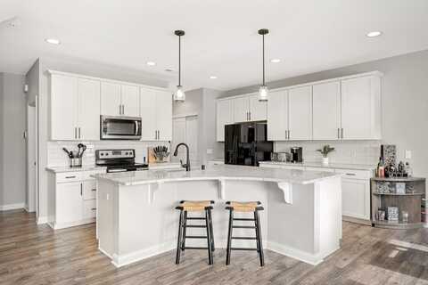 Maggie, CHANHASSEN, MN 55317