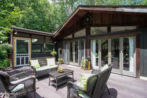 305 Shadow Ln, Sandisfield, MA 01255
