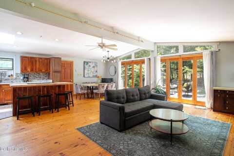 305 Shadow Ln, Sandisfield, MA 01255