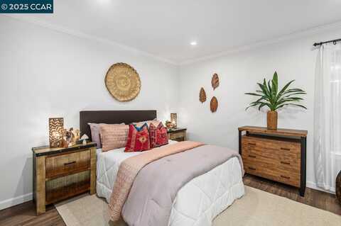 2742 Oak Rd, Walnut Creek, CA 94597