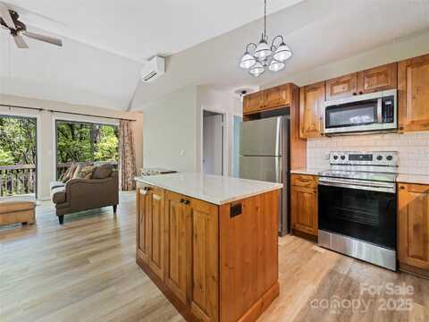662 Locust Drive, Maggie Valley, NC 28751