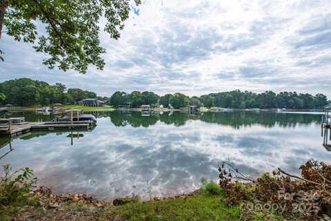 145 Bridlepath Lane, Mooresville, NC 28117