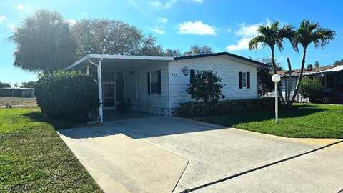 537 Charlemagne Boulevard, Naples, FL 34112