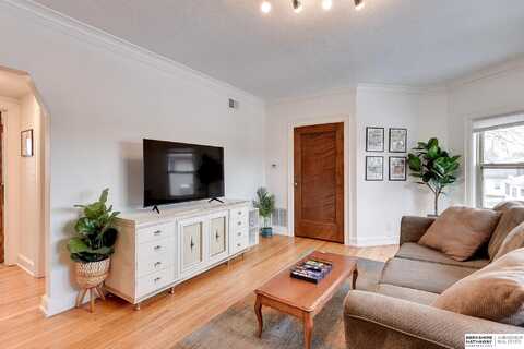 128 N 31st Street, Omaha, NE 68131
