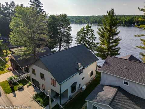 5569 Front Street, Newaygo, MI 49337