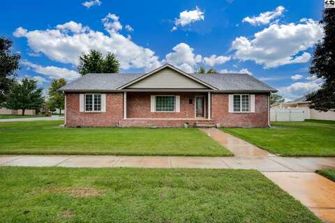 611 E 41st Ave, Hutchinson, KS 67502