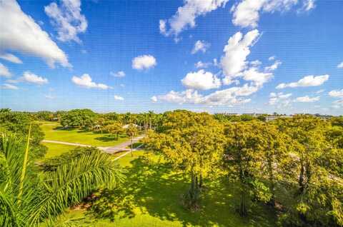 3600 Oaks Clubhouse Dr, Pompano Beach, FL 33069