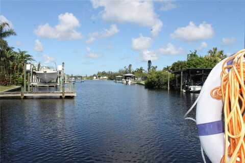 817 BLUE HERON BOULEVARD, RUSKIN, FL 33570