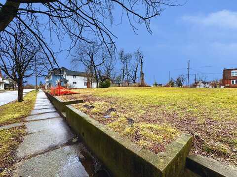 28 N Gladstone Avenue, Indianapolis, IN 46201