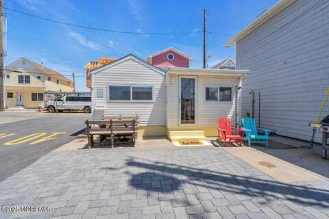 11 E Channel Way, Lavallette, NJ 08735