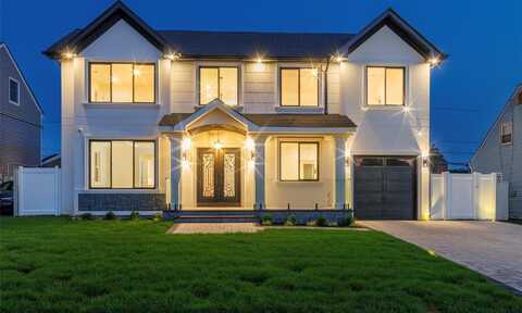 20 Baker Lane, Levittown, NY 11756
