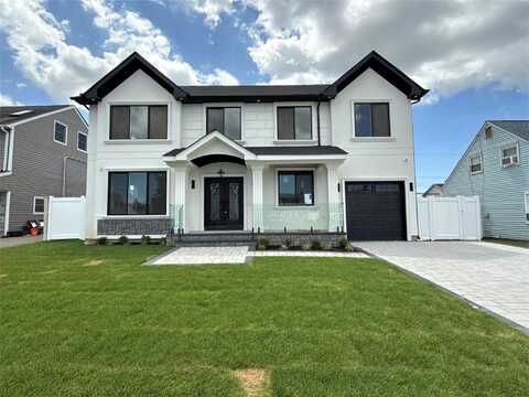 20 Baker Lane, Levittown, NY 11756