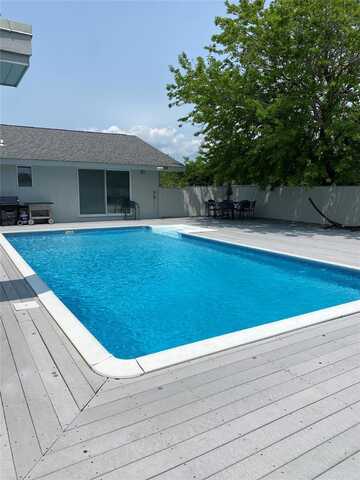 22 Meadow Lane, Westhampton Beach, NY 11978