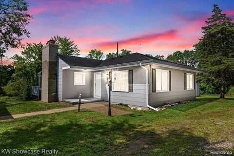 345 S HOUGHTON Street, Milford, MI 48381