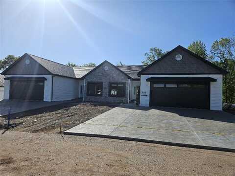 808 10th St, New Stanton, PA 15697