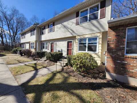 4 Windwood Drive, Windsor Locks, CT 06096