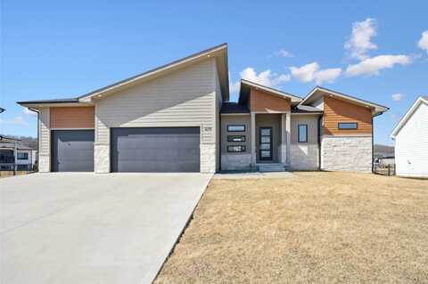 1279 S Wildfire Avenue, West Des Moines, IA 50266