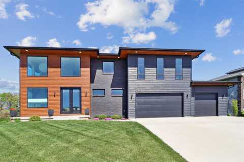 989 65th Street, West Des Moines, IA 50266